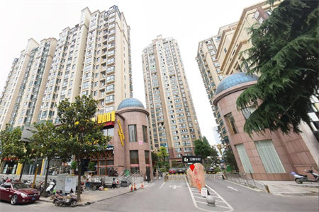 南湖西区精装三室首付1万拎包入住